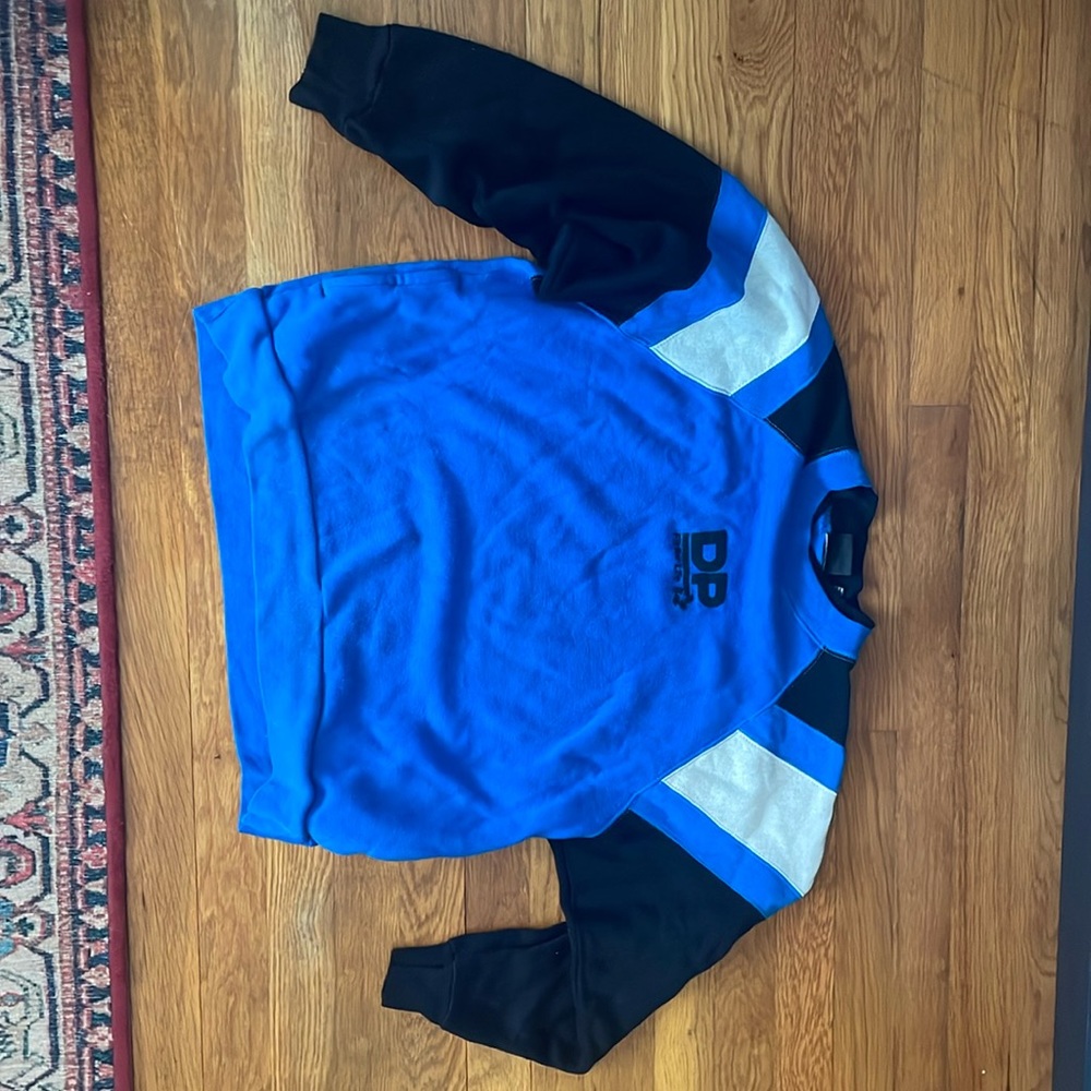 Vintage crew neck medium